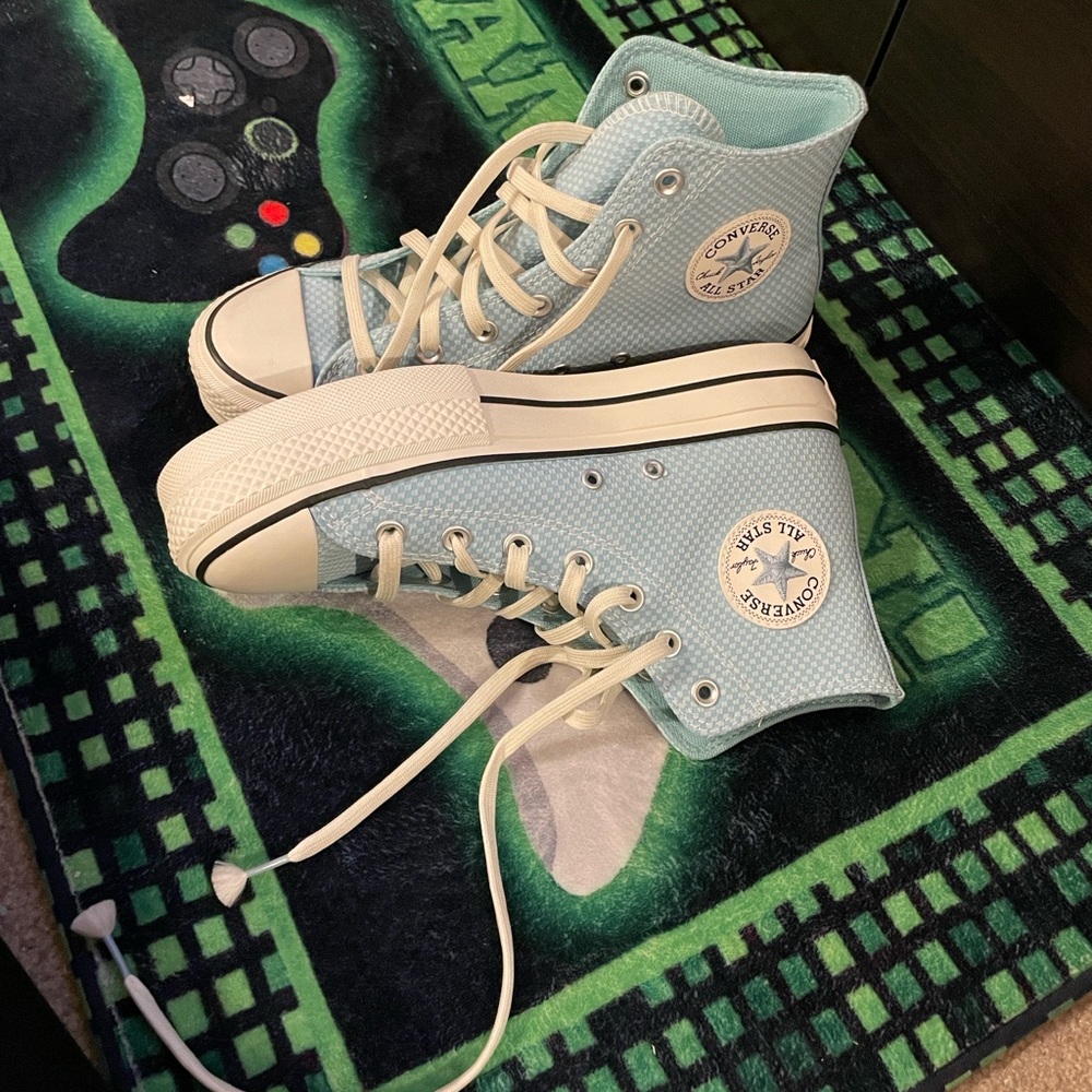 NWOT Converse hightop platform blue sky gingham, size 8
